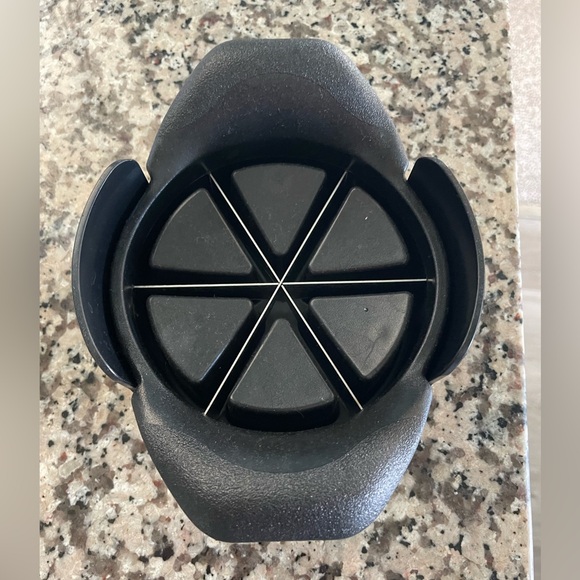 Pampered Chef Veggie Wedger Vegetable Slicer - Picture 1 of 6